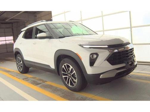 White 2025 Chevrolet Trailblazer LT