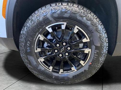 Polar White 2026 Chevrolet Traverse Z71