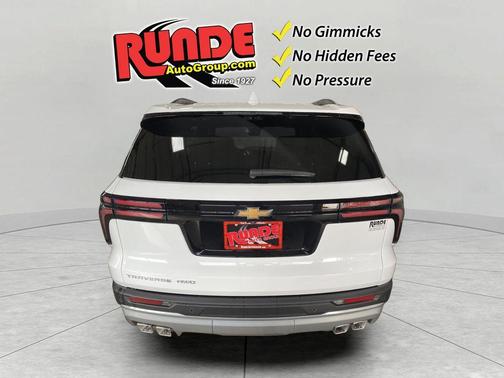 Summit White 2026 Chevrolet Traverse LT