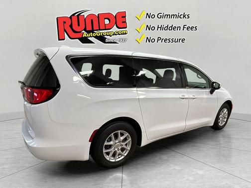 2020 Chrysler Voyager LX