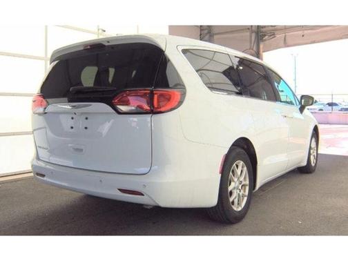 2020 Chrysler Voyager LX
