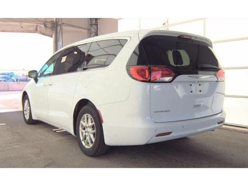 2020 Chrysler Voyager LX