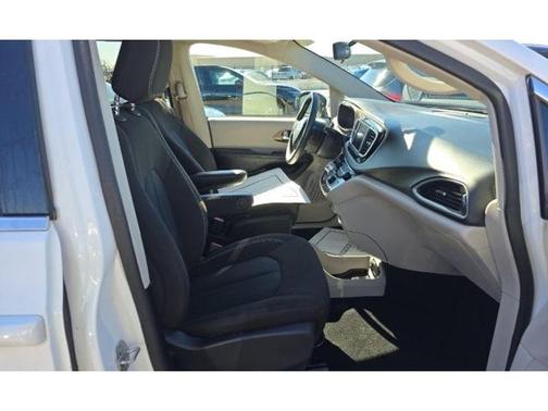 2020 Chrysler Voyager LX