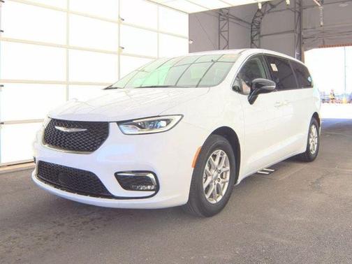 White 2024 Chrysler Pacifica Touring-L
