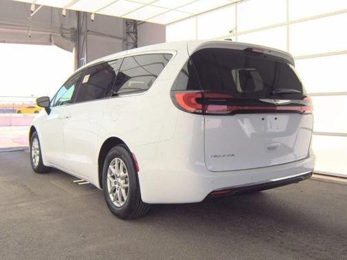 White 2024 Chrysler Pacifica Touring-L