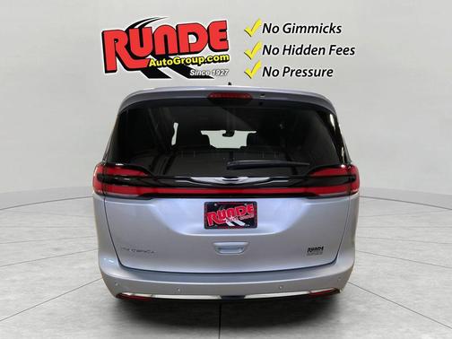 2024 Chrysler Pacifica Touring-L