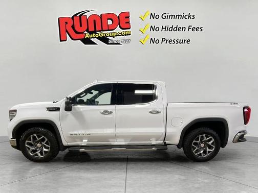 White 2022 GMC Sierra 1500 SLT