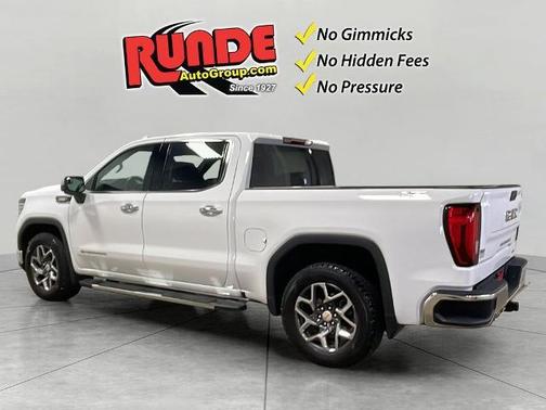 White 2022 GMC Sierra 1500 SLT