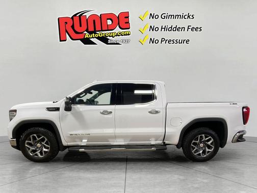 White 2022 GMC Sierra 1500 SLT