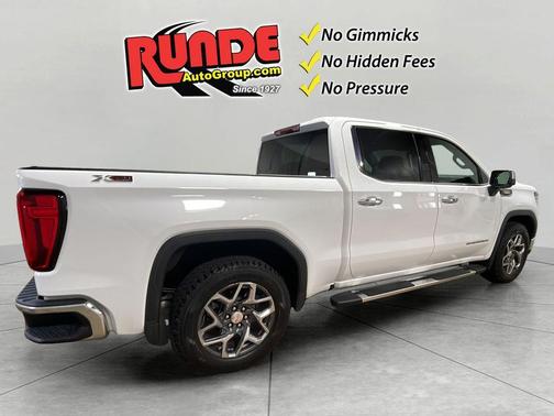 White 2022 GMC Sierra 1500 SLT