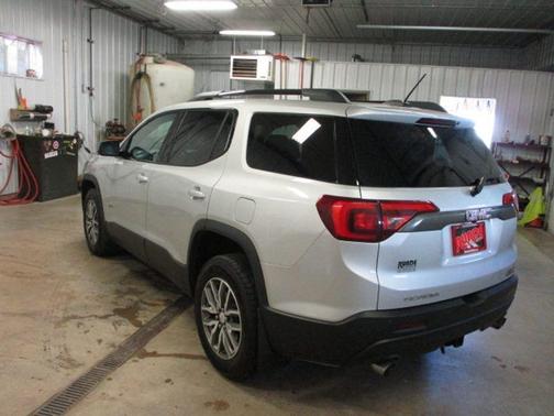 2017 GMC Acadia SLE-2