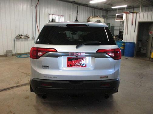 2017 GMC Acadia SLE-2