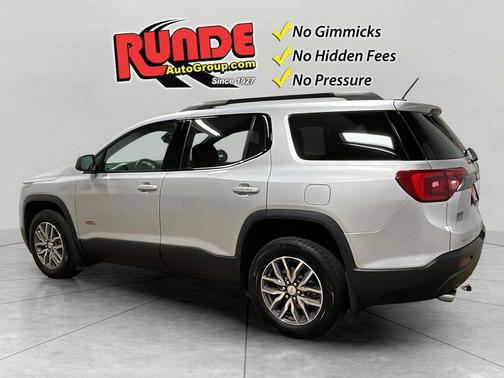 2017 GMC Acadia SLE-2