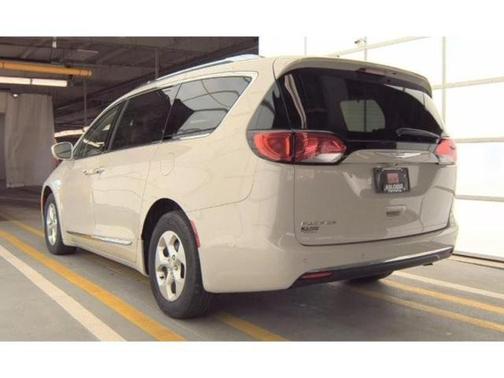 2017 Chrysler Pacifica Touring-L Plus