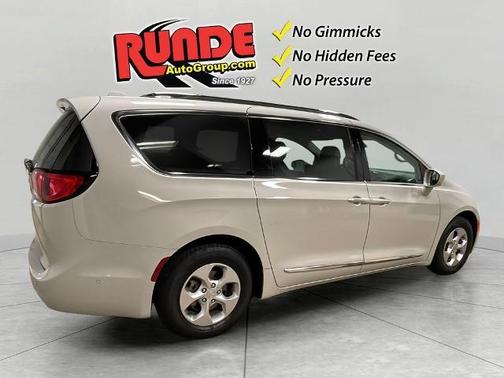 2017 Chrysler Pacifica Touring-L Plus