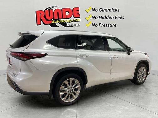 White 2024 Toyota Highlander