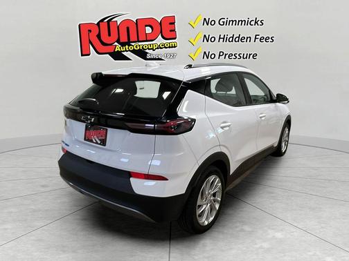 White 2023 Chevrolet Bolt EUV LT