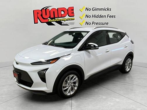 White 2023 Chevrolet Bolt EUV LT