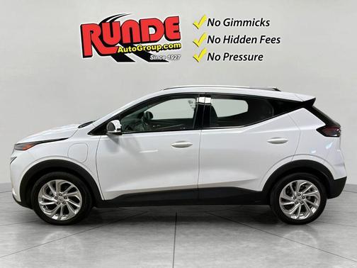 White 2023 Chevrolet Bolt EUV LT