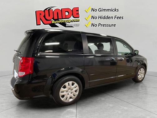 Black 2017 Dodge Grand Caravan SE