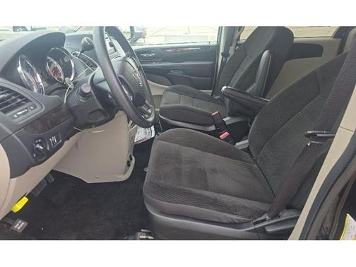 Black 2017 Dodge Grand Caravan SE