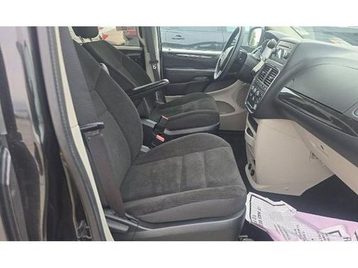 Black 2017 Dodge Grand Caravan SE
