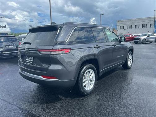 2023 Jeep Grand Cherokee Laredo 4x4