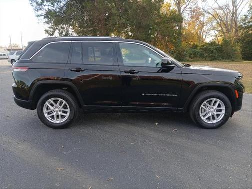 2023 Jeep Grand Cherokee Laredo X 4x4