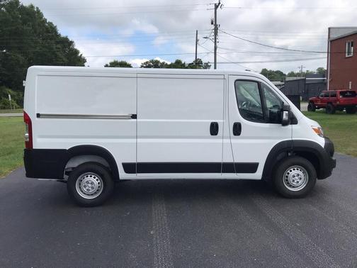 Bright White Clearcoat 2026 RAM ProMaster 1500 Low Roof