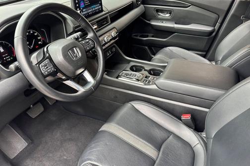 Platinum White Pearl 2023 Honda Pilot 2WD EX-L 8 Passenger