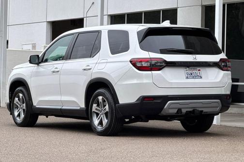 Platinum White Pearl 2023 Honda Pilot 2WD EX-L 8 Passenger