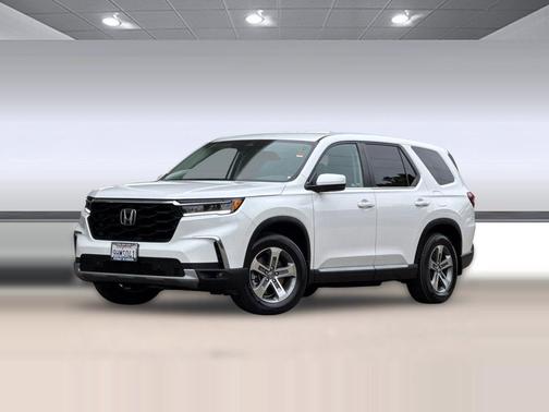 Platinum White Pearl 2023 Honda Pilot 2WD EX-L 8 Passenger