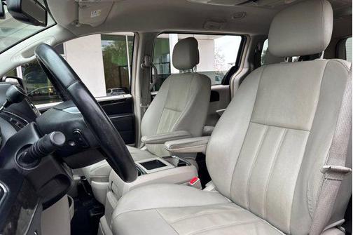 2013 Chrysler Town & Country Touring
