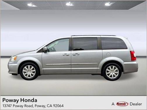 2013 Chrysler Town & Country Touring