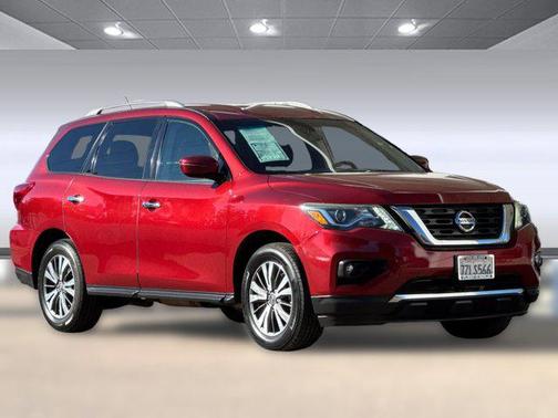 2017 Nissan Pathfinder SV