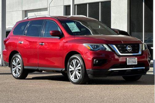 2017 Nissan Pathfinder SV