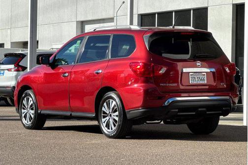 2017 Nissan Pathfinder SV