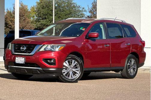 2017 Nissan Pathfinder SV