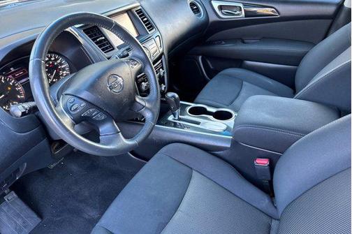 2017 Nissan Pathfinder SV