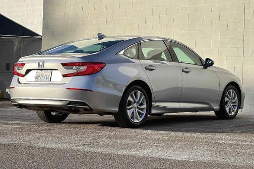 Photo 4 of 32 of 2020 Honda Accord LX 1.5T