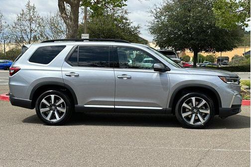 2025 Honda Pilot Touring 8-Passenger