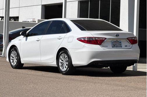 Super White 2017 Toyota Camry Hybrid LE