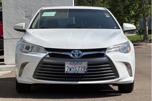 Super White 2017 Toyota Camry Hybrid LE