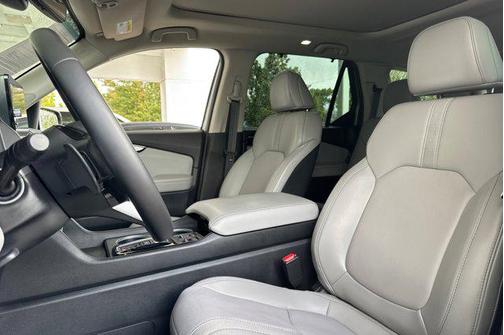 Lunar Silver Metallic 2025 Honda Pilot Touring 8-Passenger