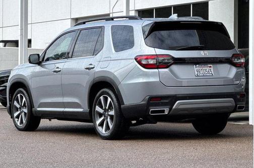 Lunar Silver Metallic 2025 Honda Pilot Touring 8-Passenger