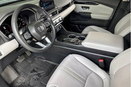 Lunar Silver Metallic 2025 Honda Pilot Touring 8-Passenger