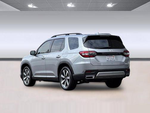 Lunar Silver Metallic 2025 Honda Pilot Touring 8-Passenger