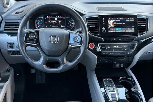 2022 Honda Pilot Touring 8-Passenger