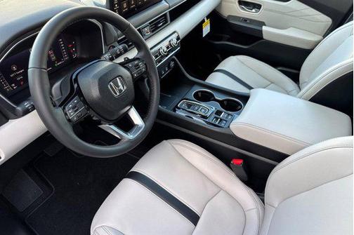 Platinum White Pearl 2026 Honda Pilot Touring 8-Passenger