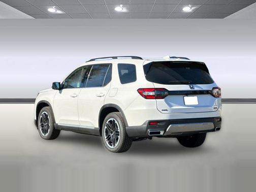 Platinum White Pearl 2026 Honda Pilot Touring 8-Passenger
